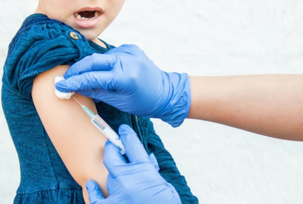 Мэр Нью-Йорка готов выплатить по 100 долларов родителям школьников, привитых от ковида