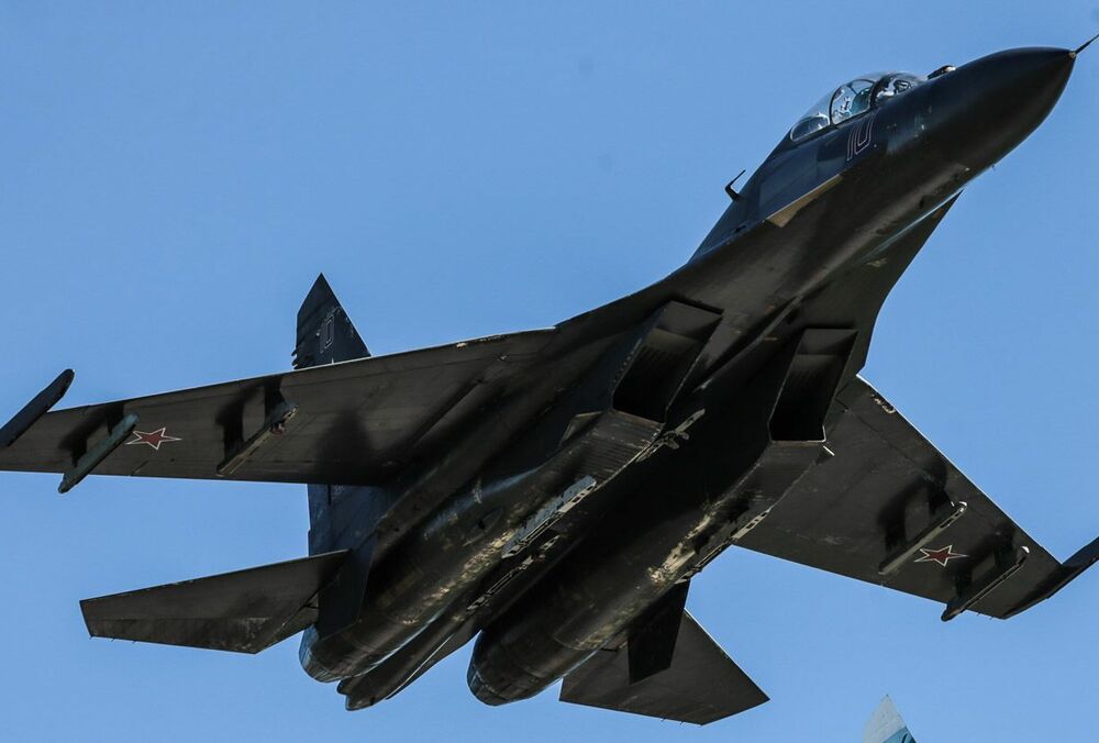 Росія стягнула авіацію до кордону з Україною