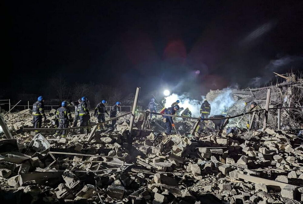 Росія завдала удару по Покровському району: загинули 11 людей, з них 5 дітей (фото)