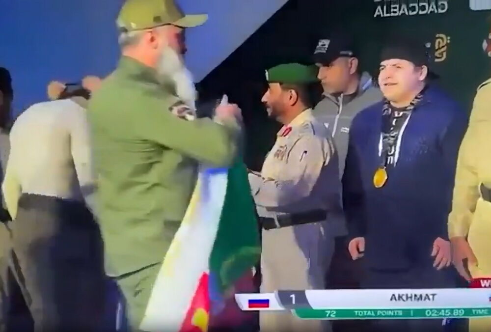 Сын Рамзана Кадырова получил медаль за соревнования, в которых даже не участвовал: видео Сын Рамзана Кадырова получил медаль за соревнования, в которых даже не участвовал: видео