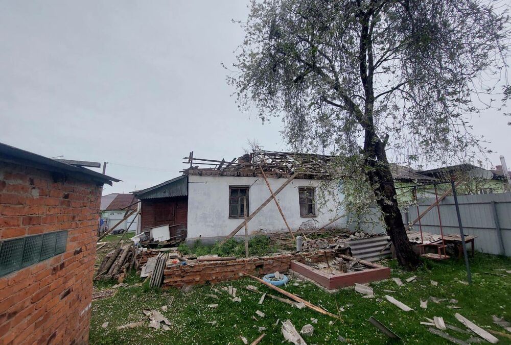 Росіяни скинули на Сумщину керовані авіабомби: в прокуратурі показали наслідки Росіяни скинули на Сумщину керовані авіабомби: в прокуратурі показали наслідки