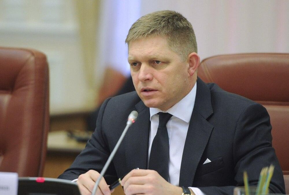 Премьер Словакии выступил с новым заявлением о поставках оружия для Украины