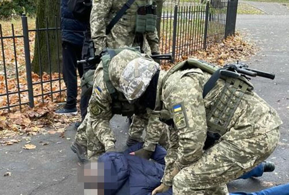 СБУ затримала агента ФСБ, який знімав позиції ЗСУ в обмін на ”посаду”
