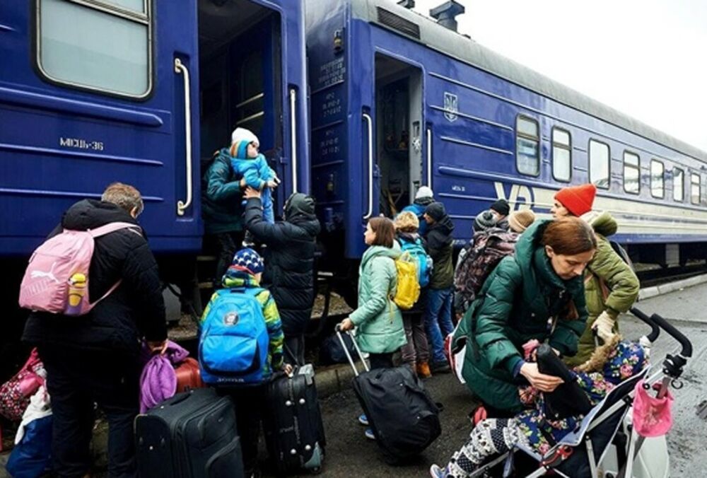 Укрзализныця анонсировала эвакуационные поезда для украинцев из Крыма