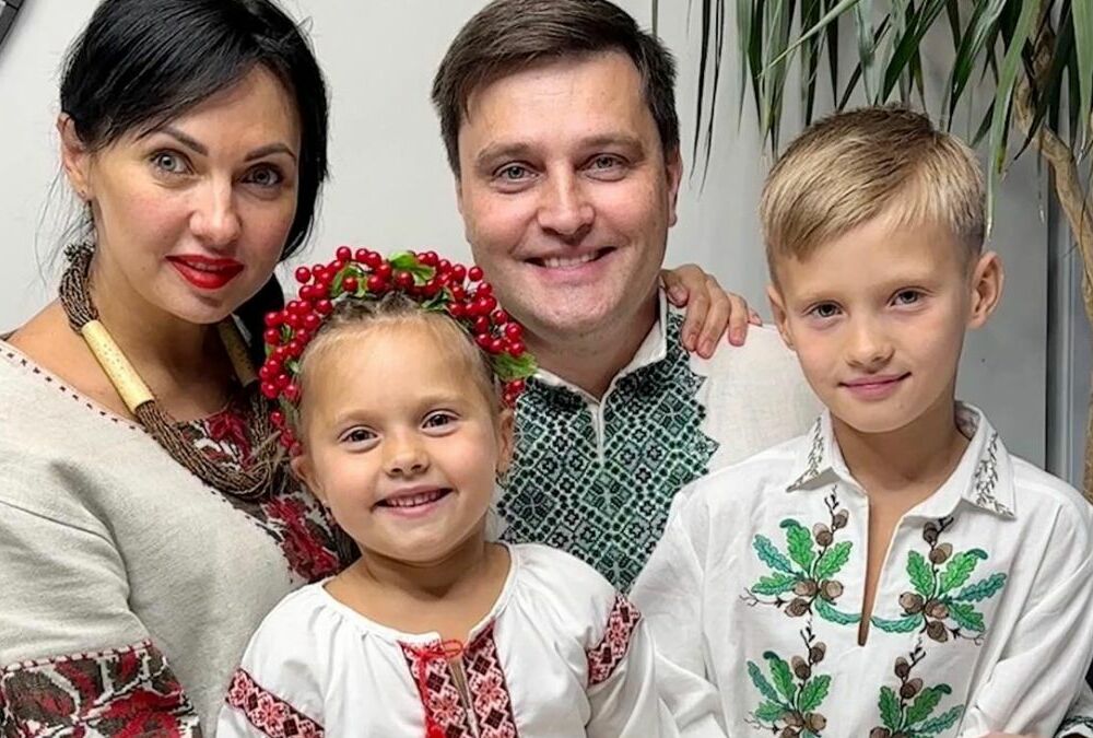 Россияне шахедами разрушили квартиру известного телеведущего: ”Мы и дети выжили в аду”