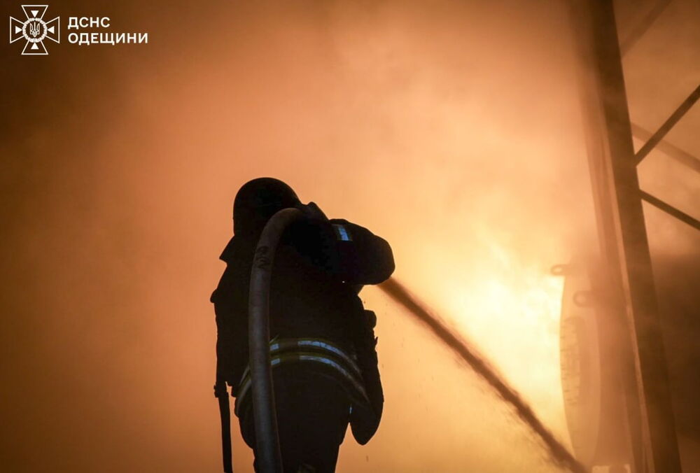 Пошкоджено дитячу лікарню та садок, тисячі людей без тепла та світла: озвучено наслідки обстрілу Одеси