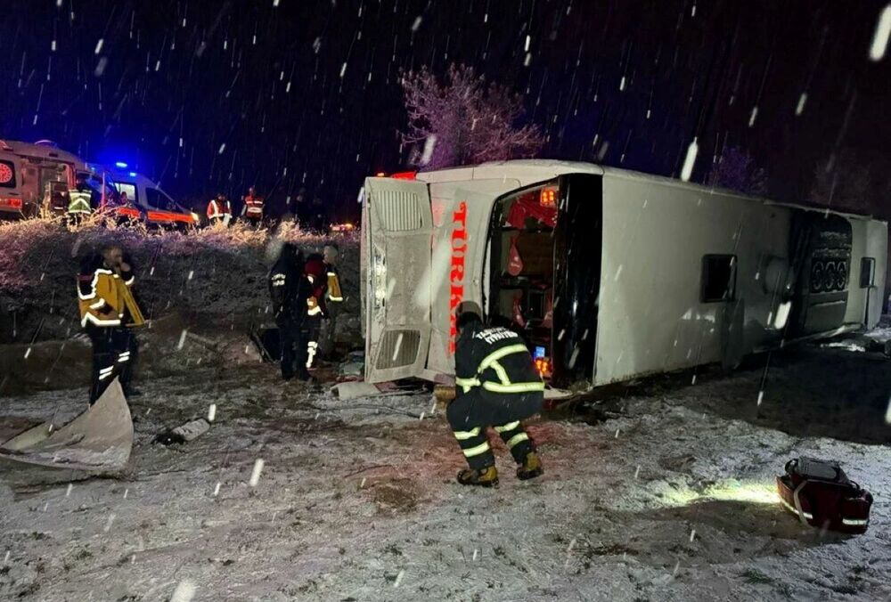 У Туреччині перекинувся пасажирський автобус