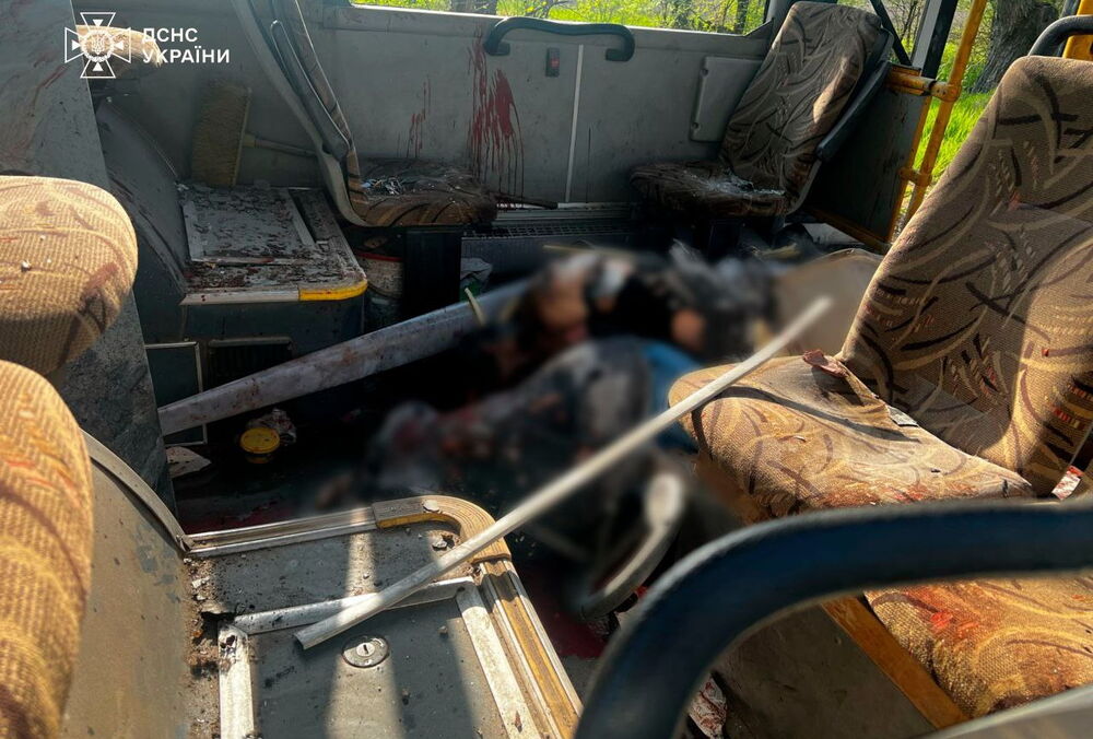 Росіяни вдарили FPV-дроном по автобусу із працівниками одного з підприємств у Марганці: 9 загиблих
