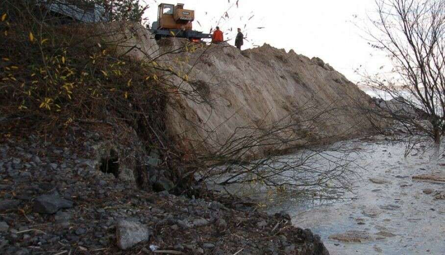 В России осыпали дорогу человеческими останками