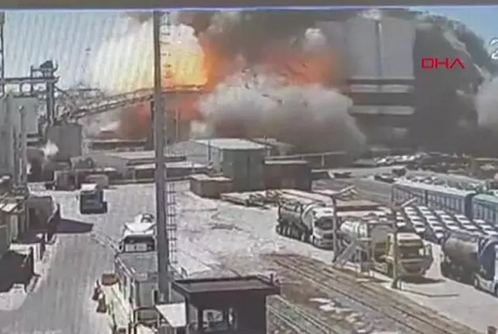 Власти назвали слабой версию диверсии в турецком порту