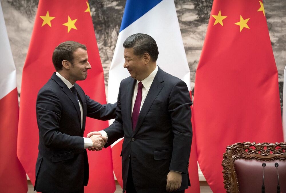Bloomberg: Макрон призвал Китай помочь в начале российско-украинских переговоров