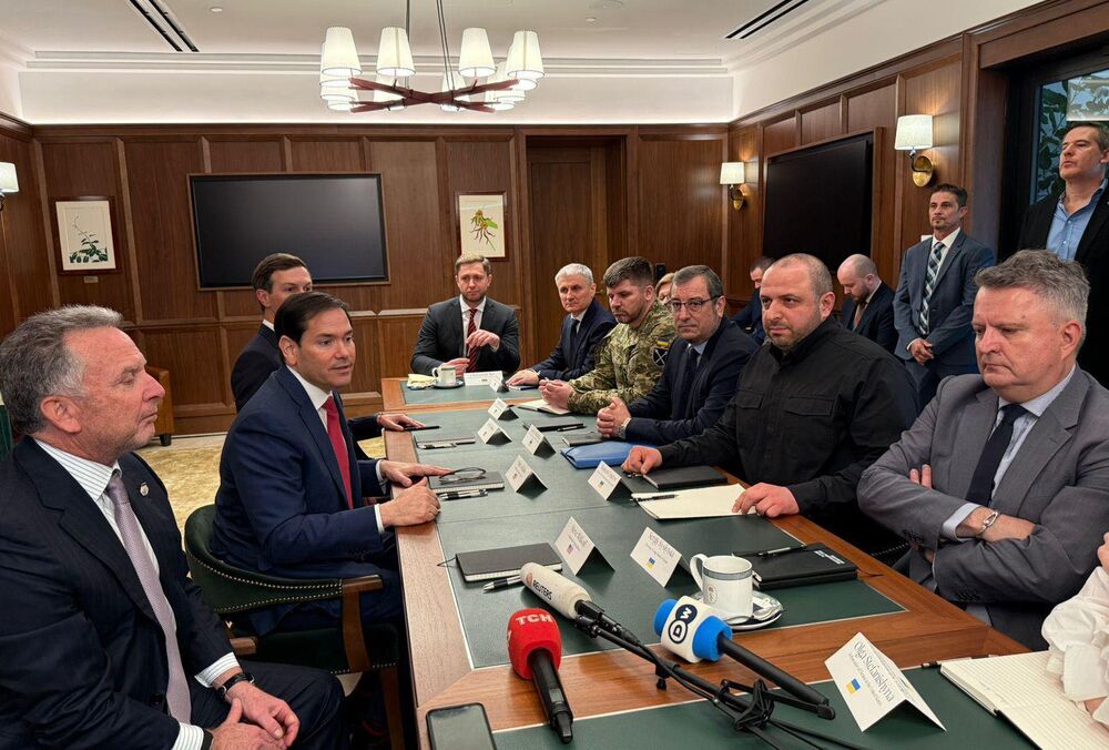 Украинская делегация сегодня снова встретится с Уиткоффом и Кушнером в США