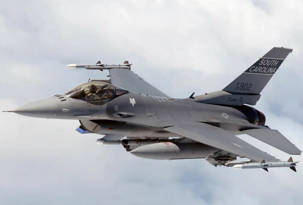 Навчання затягується: українські пілоти у США закінчать навчання на F-16 до кінця 2024 року