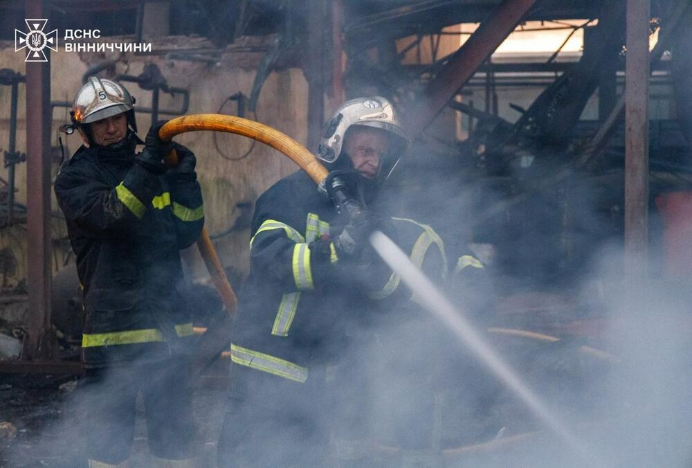 В Винницкой области потушили пожары на обоих предприятиях после обстрела