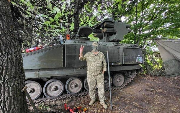 Українським військовим передали британські зенітні ракетні комплекси Stormer HVM