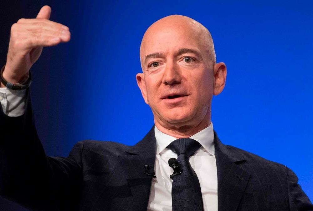 Безос покинул пост гендиректора Amazon