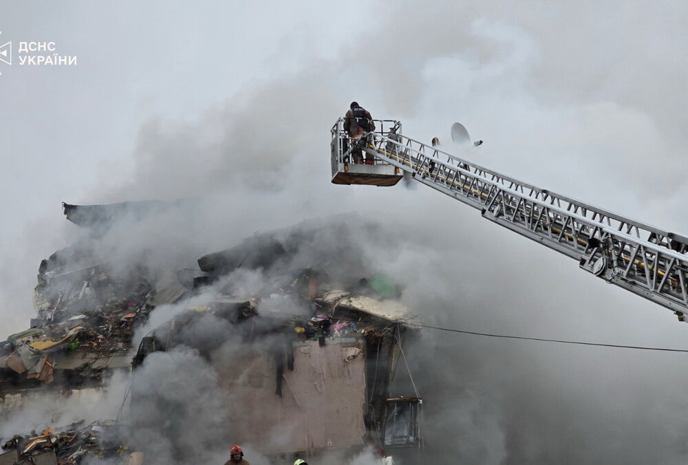До 4 человек возросло количество погибших в результате ракетного удара по дому в Полтаве: фото, видео