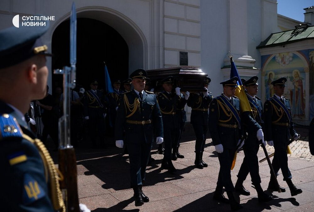 У Києві попрощалися із загиблим пілотом F-16 Максимом Устименком: фото
