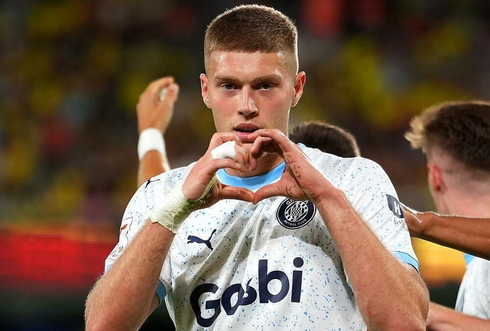 Легендарний тренер радить Довбику йти з Жирони