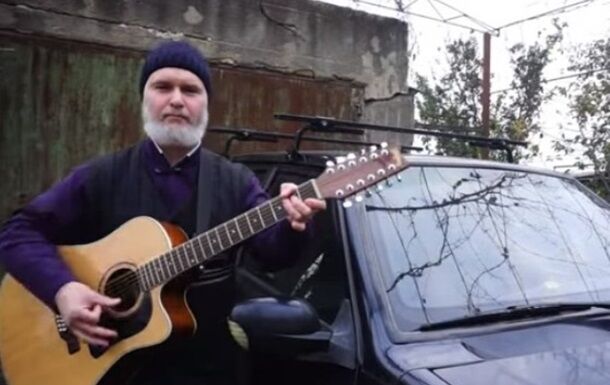 Украинский священник написал песню об отечественных дорогах, - ВИДЕО