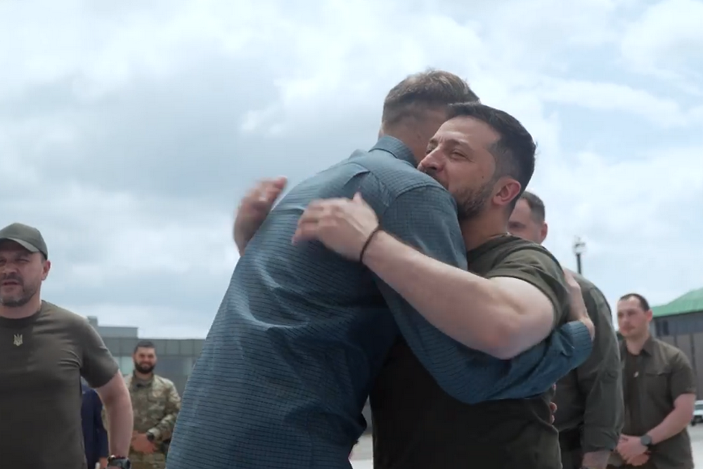 Командиры обороны ”Азовстали” возвращаются в Украину из Турции: видео