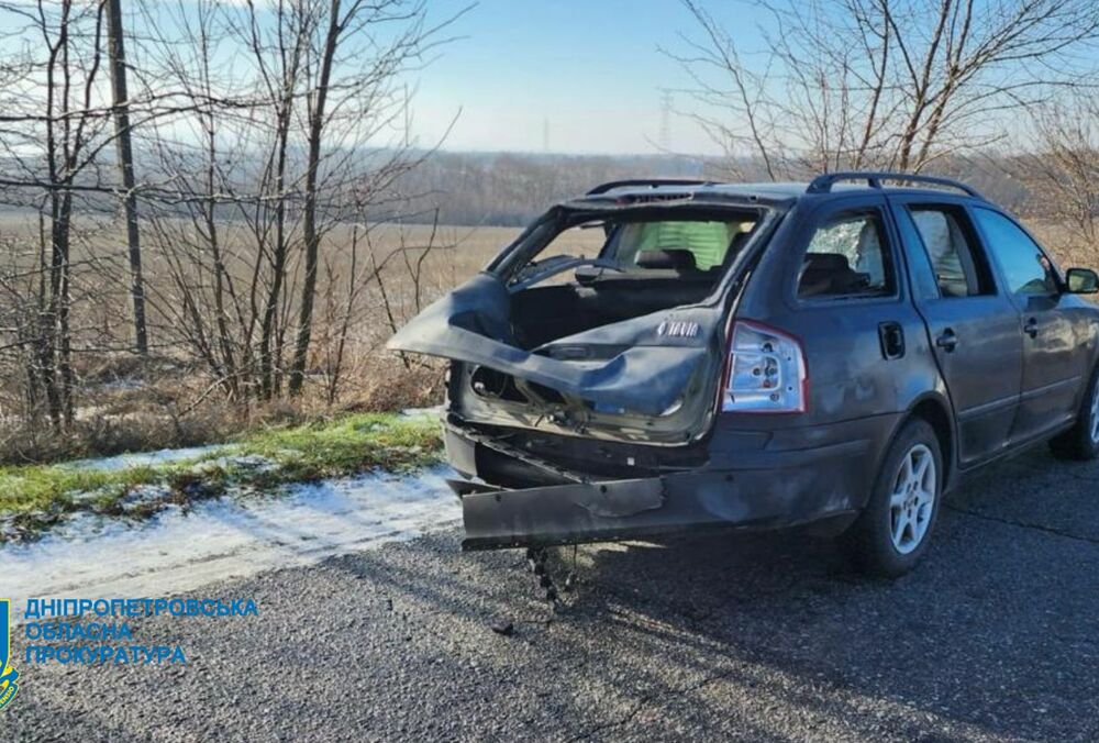 Росіяни обстріляли Дніпропетровську область, влучивши у машину з дітьми: фото