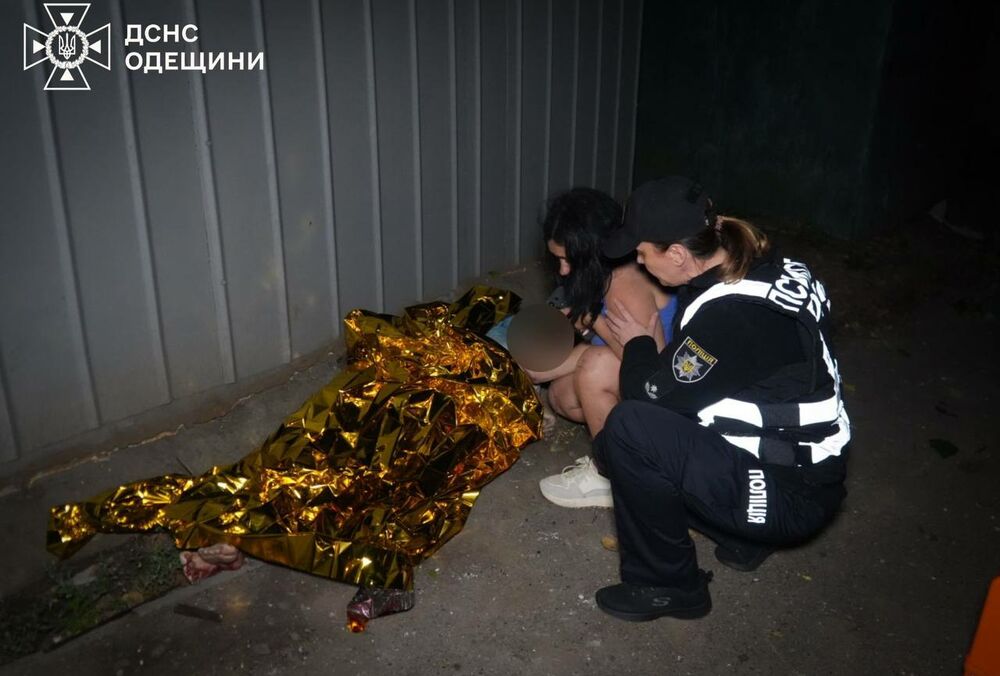 Россия запустила по Одессе более 20 ”шахедов”: погибла женщина (фото, видео)