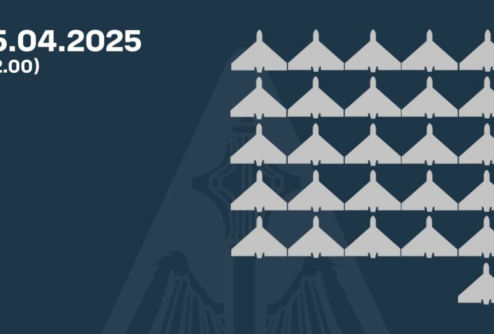 Россия атаковала Украину баллистической ракетой и 52 ”Шахедами”