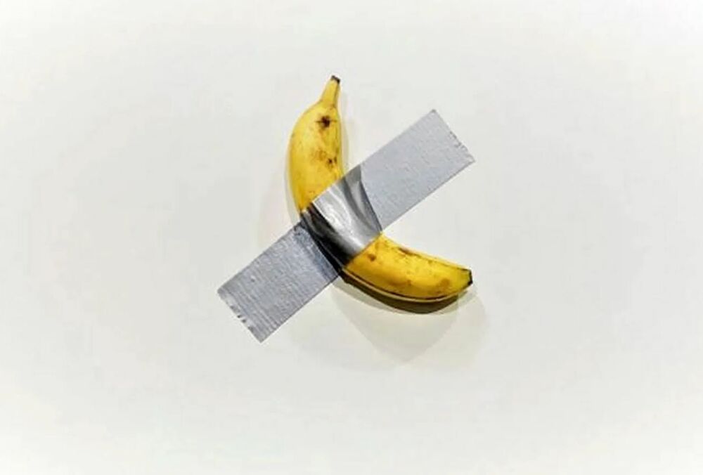 Китайский предприниматель съел ”банан на скотче”, за который заплатил 6,2 млн долларов