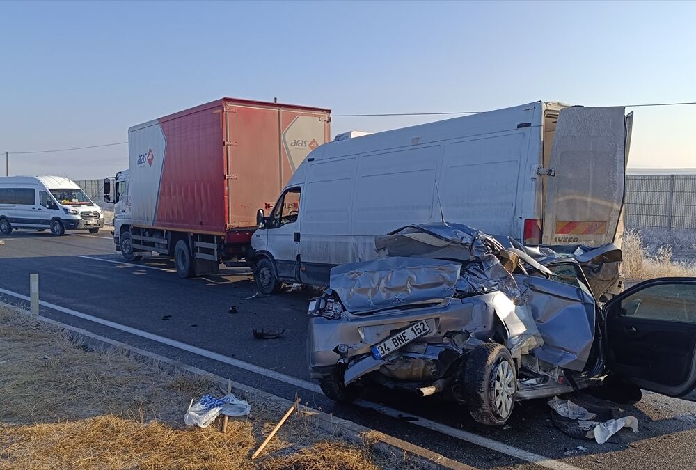У Туреччині через негоду зіткнулись 30 автомобілів