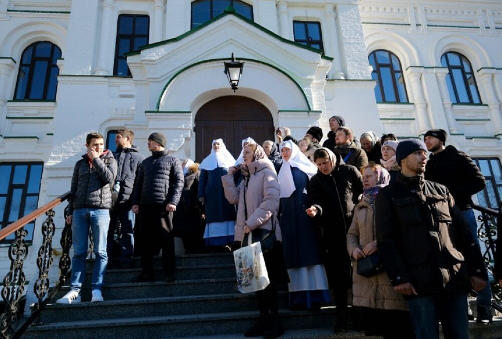 Скандал у Києво-Печерській Лаврі: представники УПЦ МП відмовилися пропускати комісію Мінкульту Скандал у Києво-Печерській Лаврі: представники УПЦ МП відмовилися пропускати комісію Мінкульту