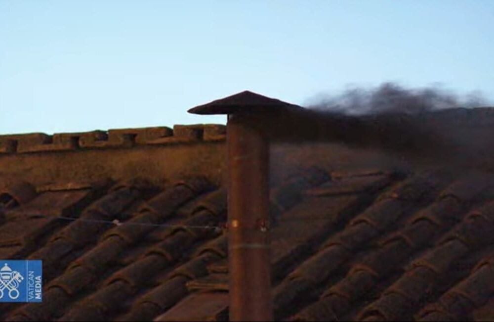 В Ватикане состоялось первое голосование за нового Папу