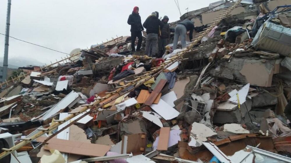 Смертоносний землетрус у Туреччині та Сирії забрав життя вже понад 4 тисячі людей