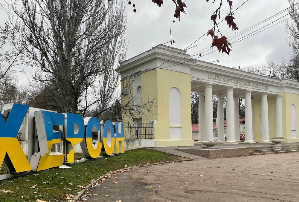 Російські військові атакують Херсон дронами: є постраждалі