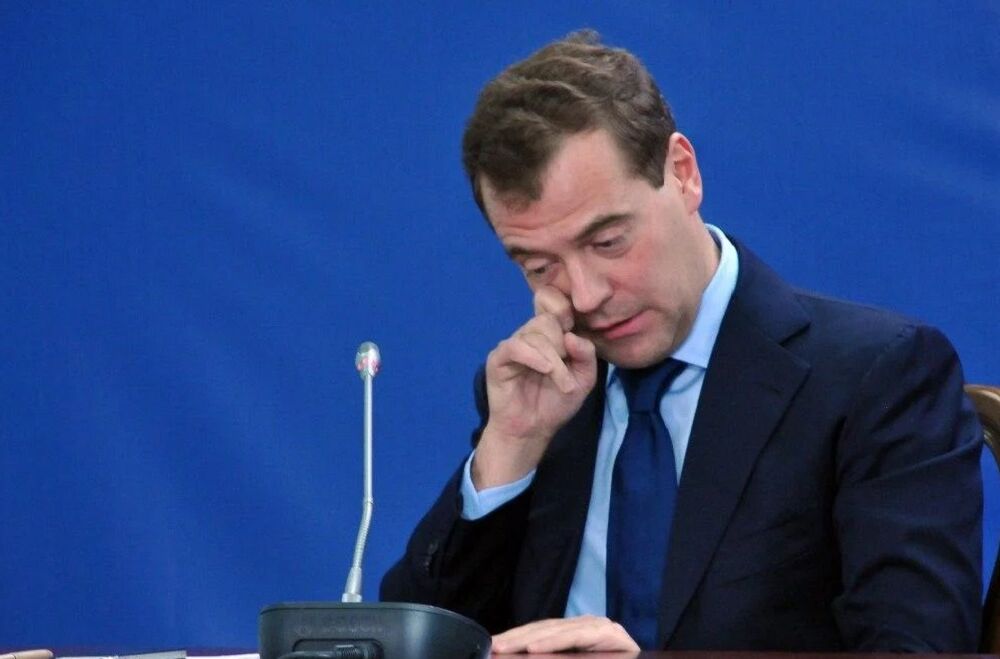 ”Ми всі ходимо під Богом”: Медведєв вибухнув погрозами на адресу Гааги і заговорив про гіперзвукові ракети