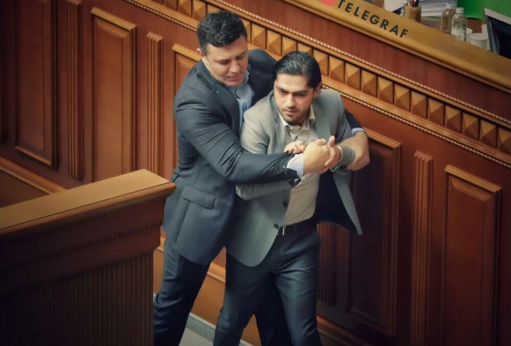 В ”Слуге народа” хотят наказания для Лероса из-за нападения на Тищенко  В ”Слуге народа” хотят наказания для Лероса из-за нападения на Тищенко