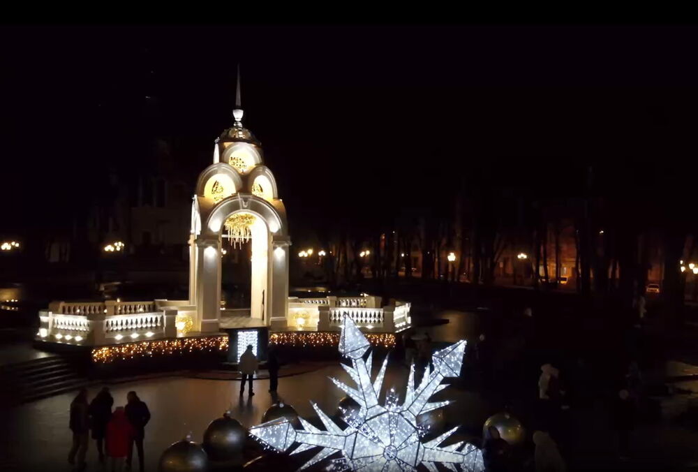 Харьков впервые с начала вторжения украсили к Рождеству и Новому году - Россия сразу же обстреляла город