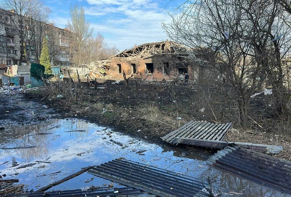 Российские оккупанты ударили по жилым кварталам Константиновки: количество жертв растет Российские оккупанты ударили по жилым кварталам Константиновки: количество жертв растет