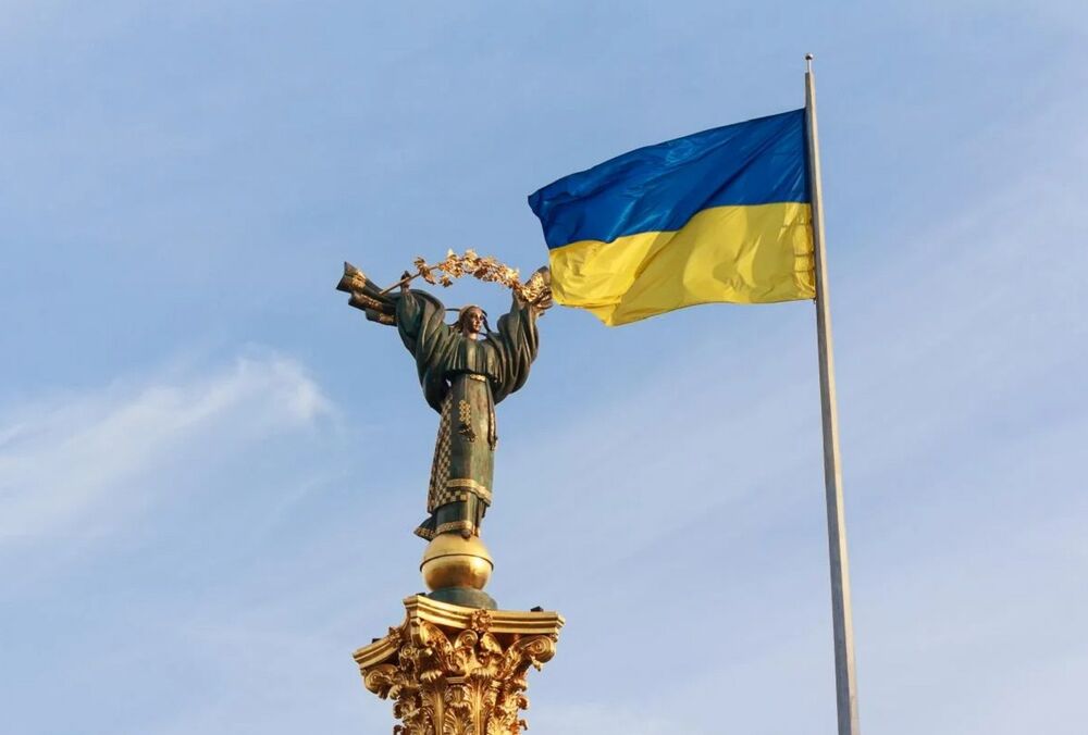 В Киеве около 10 обломков ракет и дронов повредили автомобили 