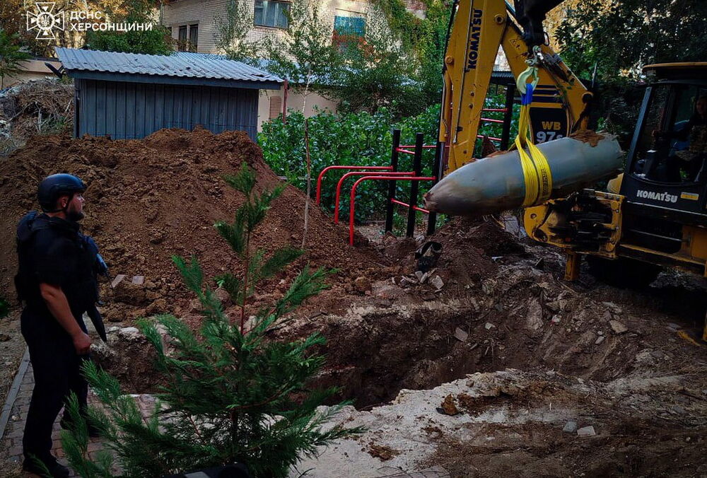 Вранці росіяни атакували з авіації Інгулець: постраждали троє жінок і маленька дитина