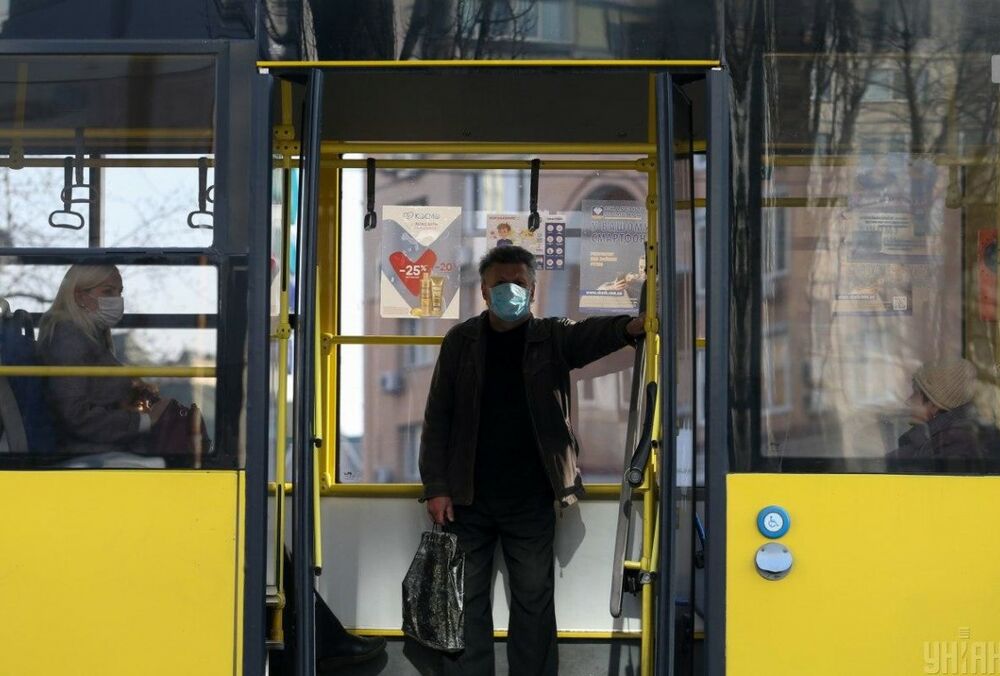 Из-за новых правил карантина половина перевозчиков не вышли на маршруты