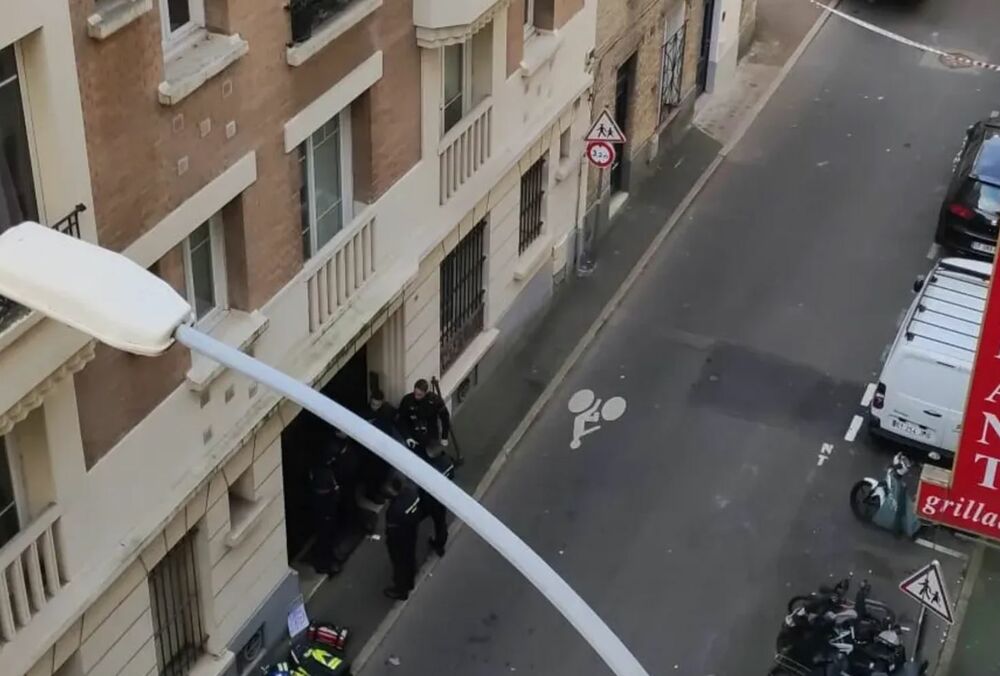 В пригороде Парижа владелец ресторана захватил в заложники сотрудников заведения