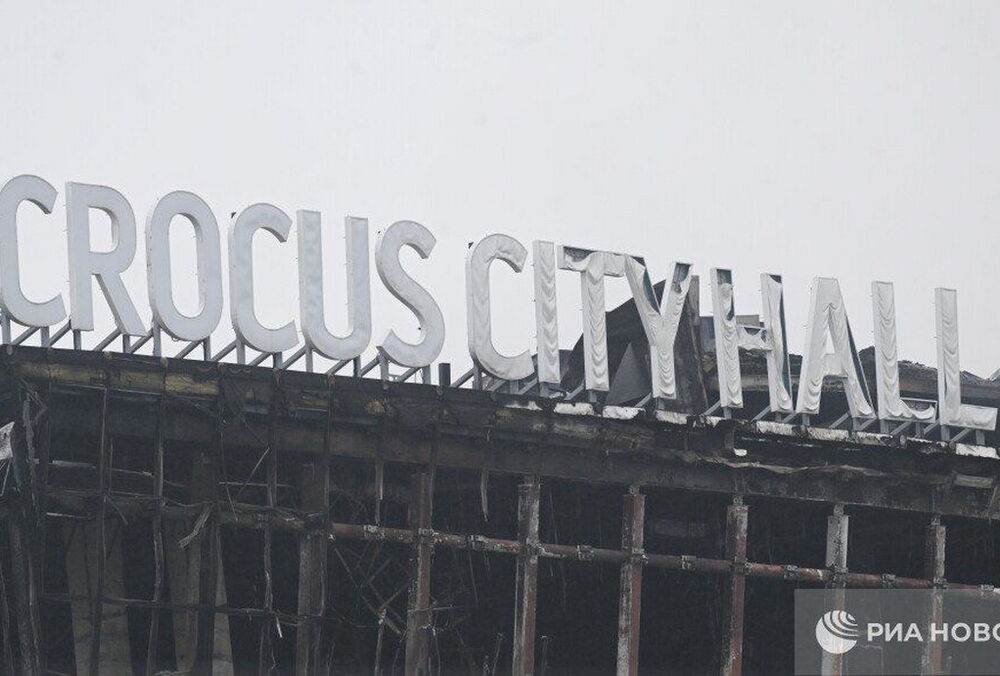 Теракт в ”Крокусе”: ФСБ заявляет о задержании таджиков, которые ”намеревались бежать в Украину”