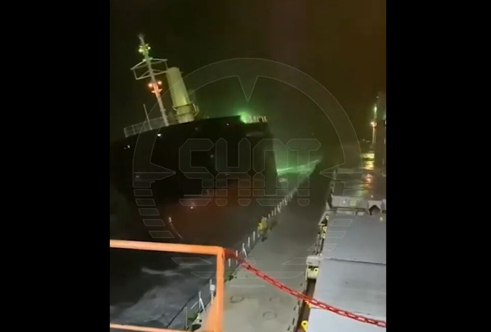 У Керченській протоці під час урагану зіштовхнулися три російські судна: відео