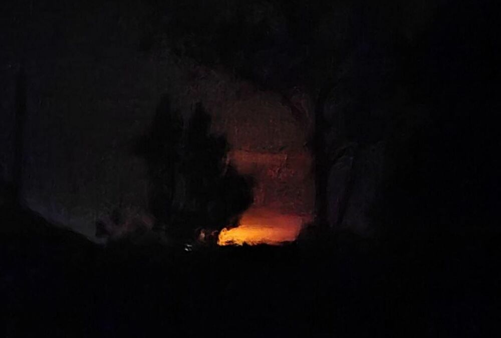 Під Маріуполем атакували склад із боєприпасами та ракетами для ППО: вибухи лунали до ранку 