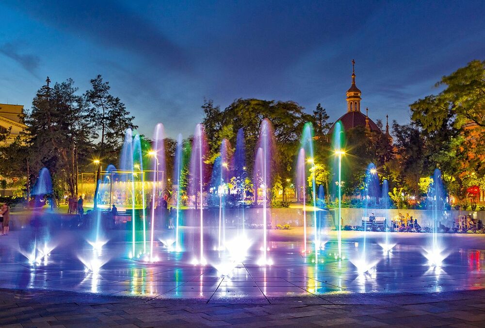 Окупанти розпочали ”реконструкцію” фонтану в розгромленому Маріуполі