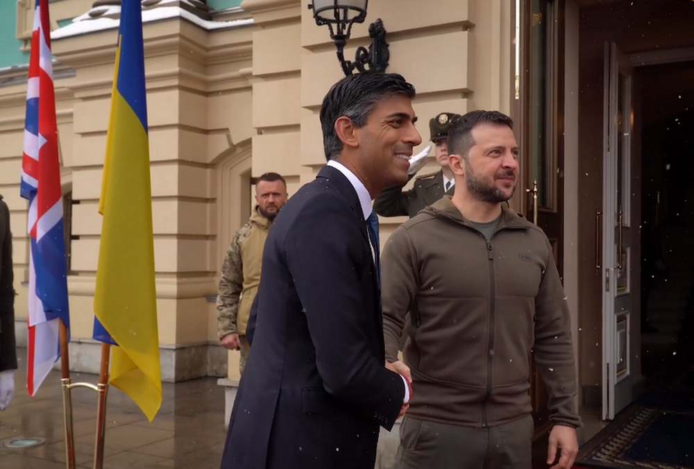 Зеленский уже в Лондоне. Он встретится с премьер-министром и королем Чарльзом III