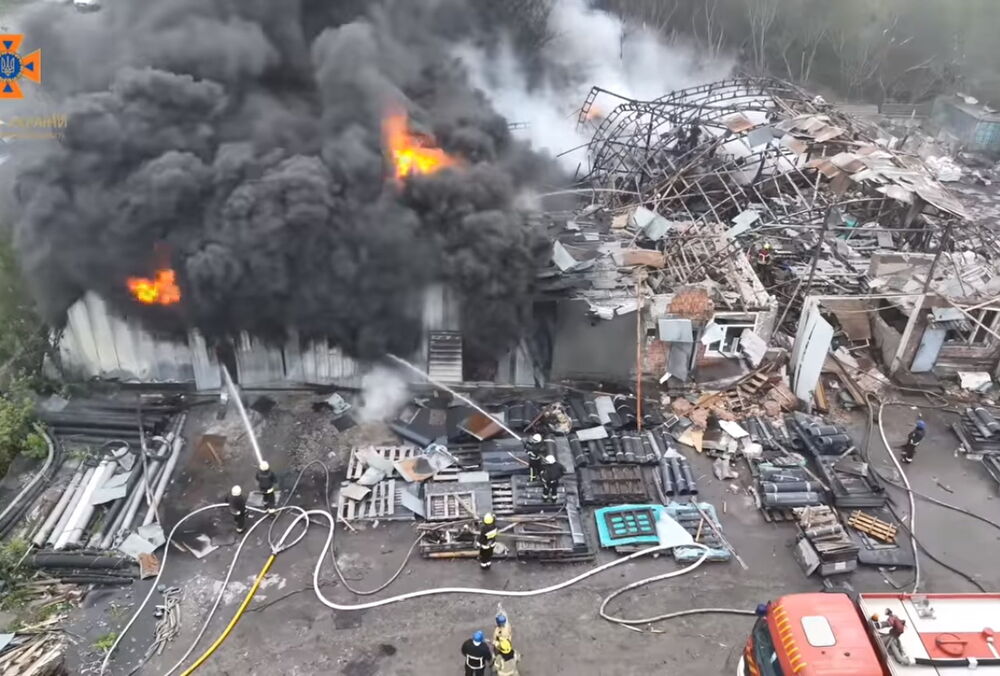 У Дніпрі з-під завалів урятували жінку: відео