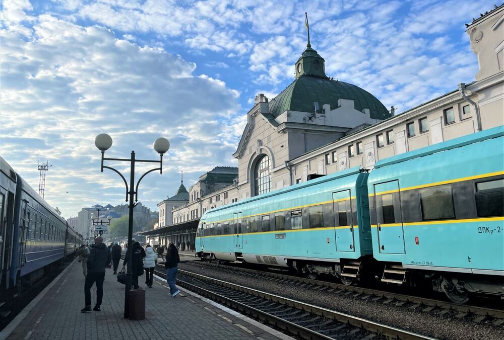 Укрзализныця запускает дополнительный поезд из Черновцов во Львов