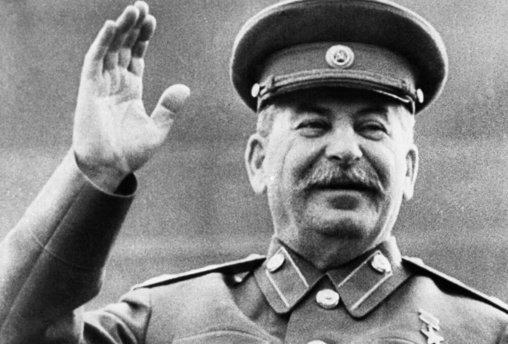 В России открыли и освятили памятник Сталину: видео